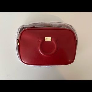 SALVATORE FERRAGAMO
City leather camera bag